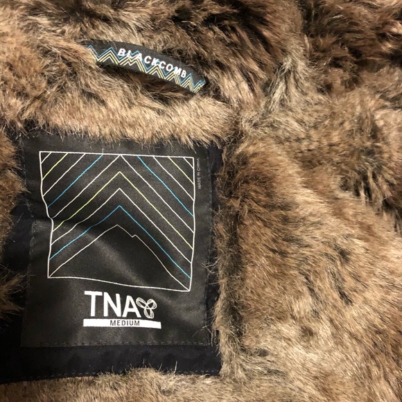 Aritzia - tna winter jacket - Picture 2 of 4